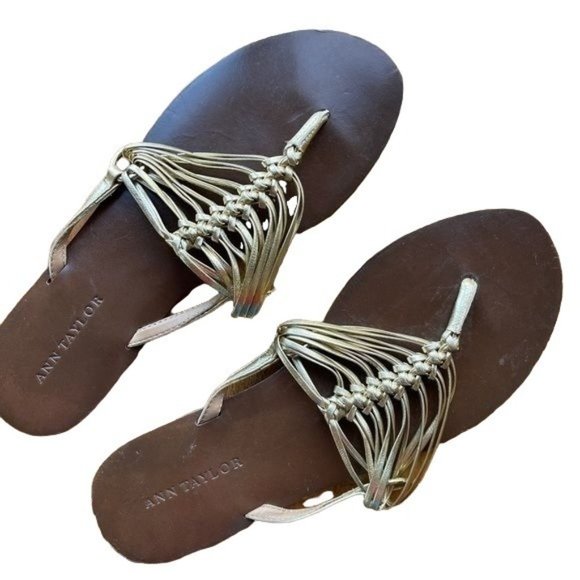 Ann Taylor Sandals Leather Flats Slip On Flip Flops Golden Size 7 M - Picture 1 of 6